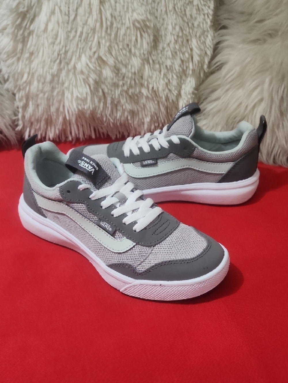 Vans Men's Gray and White Low-Top Sneakers